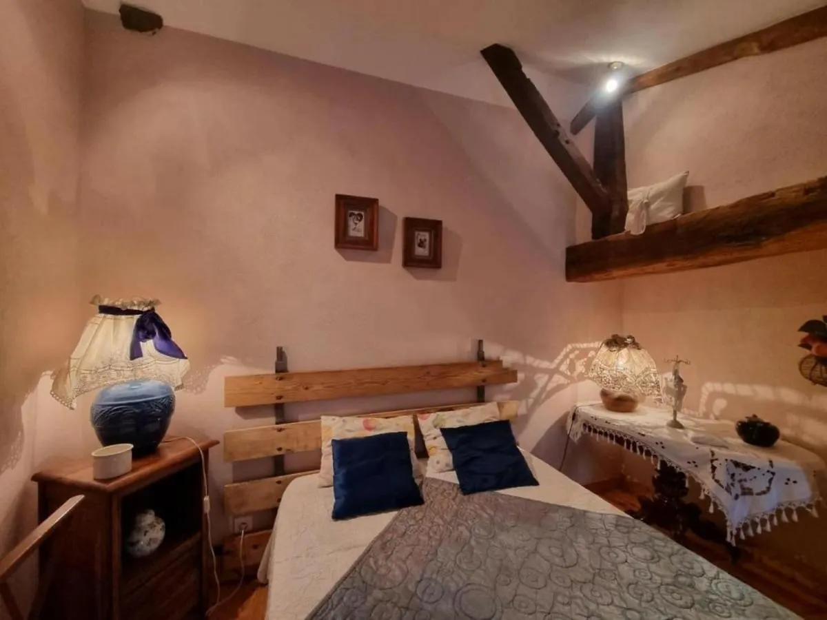 Holiday home Gite Charmant Avec Jardin Privatif, Proche Sites Historiques Et Activites De Plein Air - Fr-1-496-183 Cuinzier France